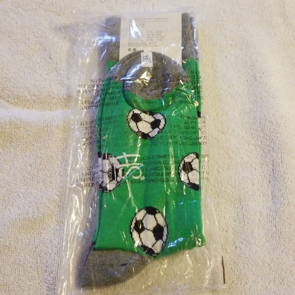 Happy Socks green with soccer balls. NWT